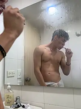 Luke_Muscle webcam