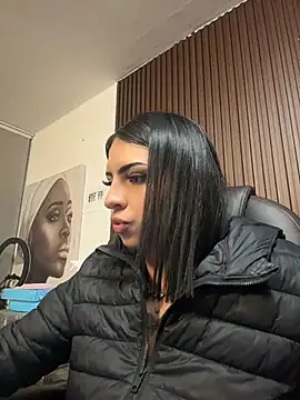 Hilary_pinkk webcam