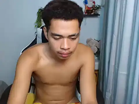 curlyasian_njxx