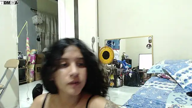 AlinaWoolf_ webcam