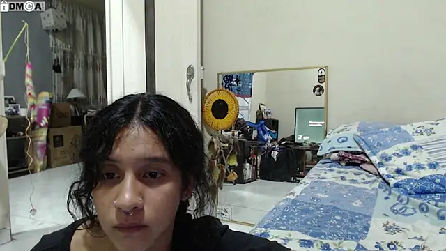 AlinaWoolf_ webcam