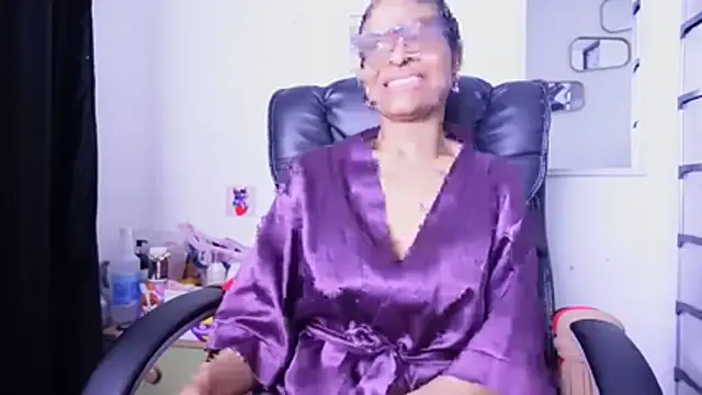 Aries_Mature webcam