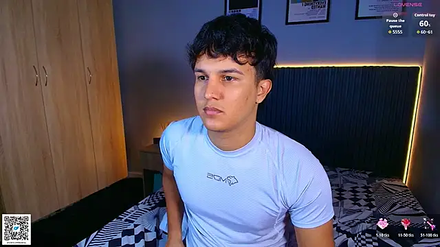 Leo_Savage_ webcam
