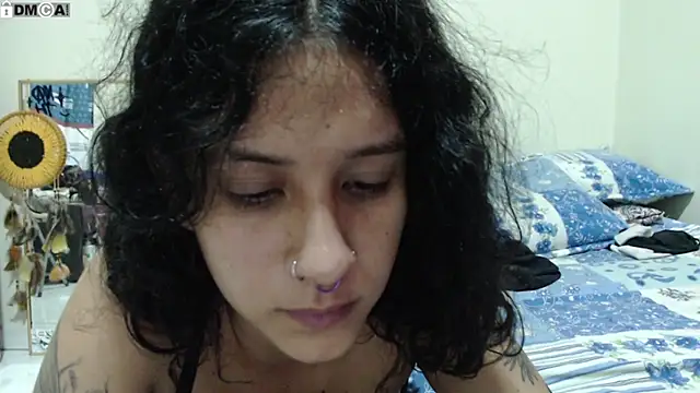 AlinaWoolf_ webcam