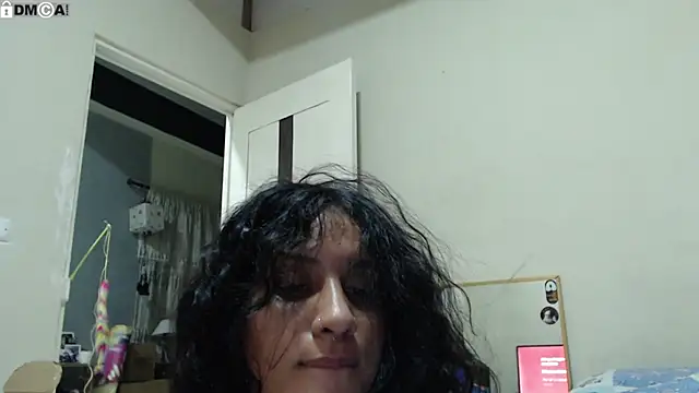 AlinaWoolf_ webcam
