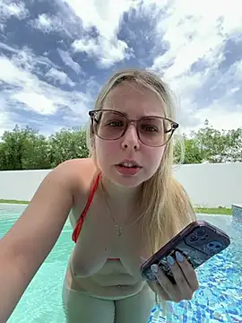 Livewithlucy webcam
