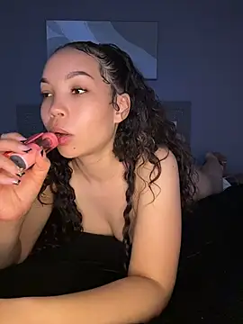nikkiloveee webcam