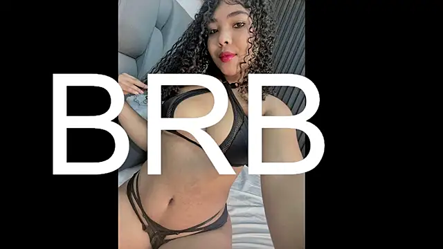KiiaraaMoon webcam
