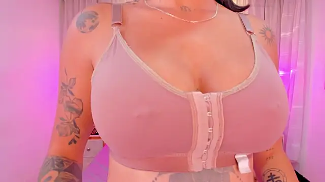 Francesca_Skuirt webcam