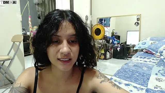 AlinaWoolf_ webcam