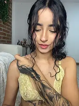 rossemelody (F teen) - Tease with my pantie to make you crazy