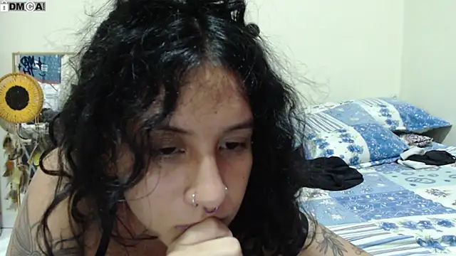 AlinaWoolf_ webcam