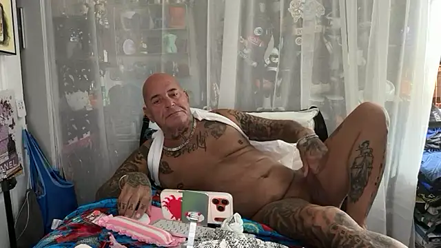 lovetatts64 webcam