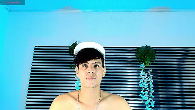 ThiiagoSaeenz live cam on StripChat
