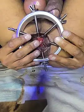 wide_nasty live cam on StripChat
