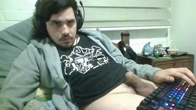 hung_weeb live cam on StripChat