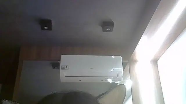 SkinnyKitten live cam on StripChat