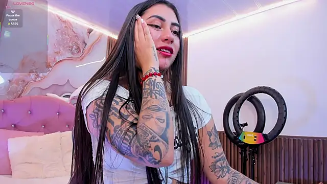 Kiara_tay live cam on StripChat