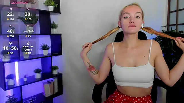 Ida_FaneStain live cam on StripChat