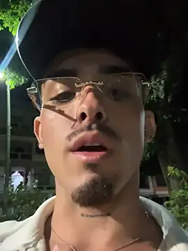 nikostone_ (M young) - Show dick in public