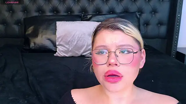 NinaFiore webcam