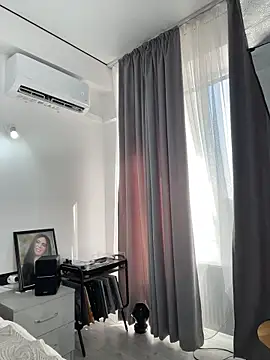CurlyLara webcam