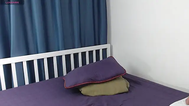 Busty-Thaiger webcam