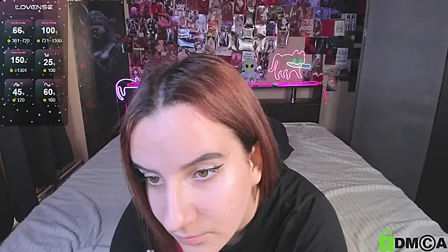 Naomi1Hinata webcam