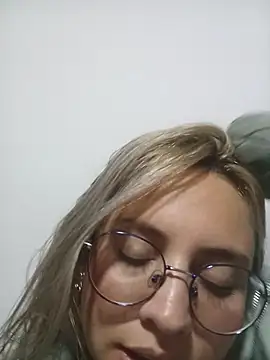 Ana__arms webcam