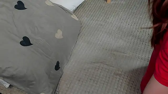 LeyaBloom webcam
