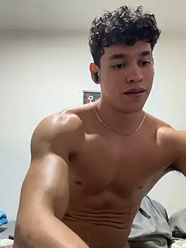 Luke_Muscle webcam