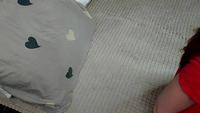 LeyaBloom webcam