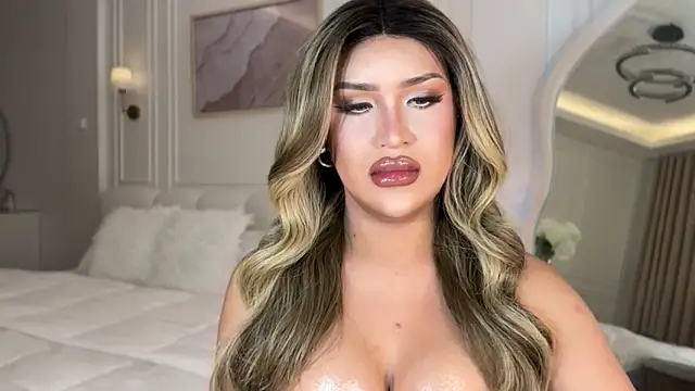 Your_Majesty_Tyra webcam