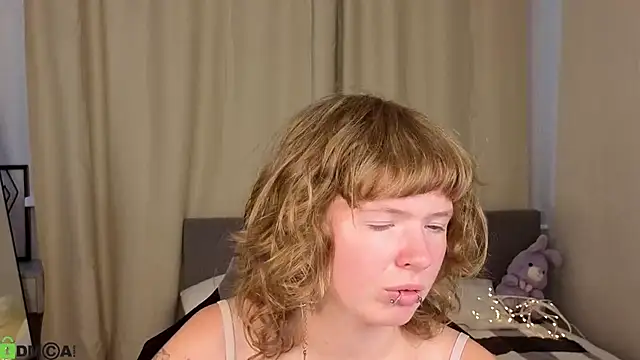 VioletDesiree webcam