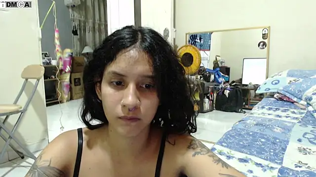 AlinaWoolf_ webcam