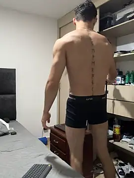 Luke_Muscle webcam