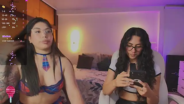 kloe28 live cam on StripChat