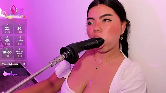 klhoe_boobs webcam
