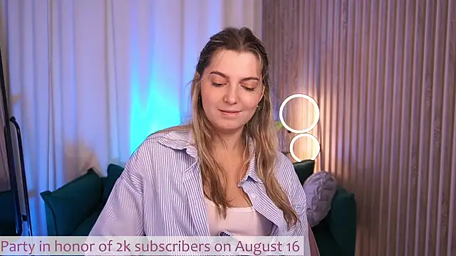 LucreciaStorm webcam