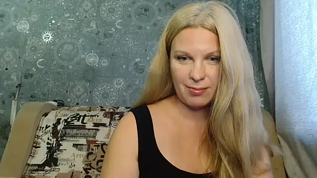 BlondeFox webcam
