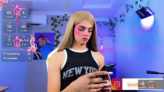 Sophiaa_doll_ webcam