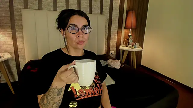 Hannah_Cross webcam