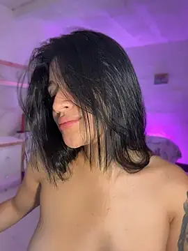 lucianaroy live cam on StripChat