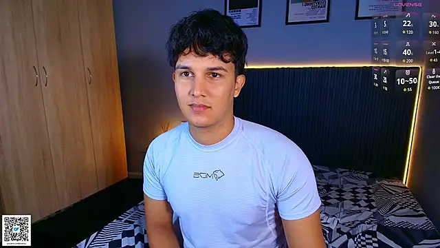 Leo_Savage_ webcam
