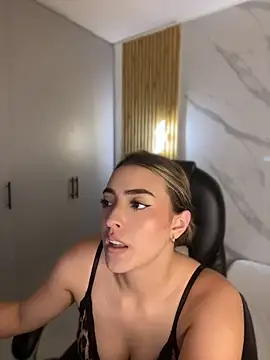 kyliejoness webcam