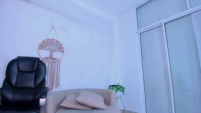 Ginni_charlotte webcam