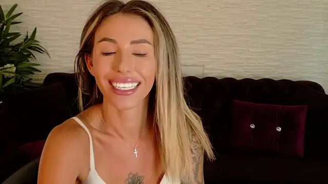 Vanessa_Sky_ webcam