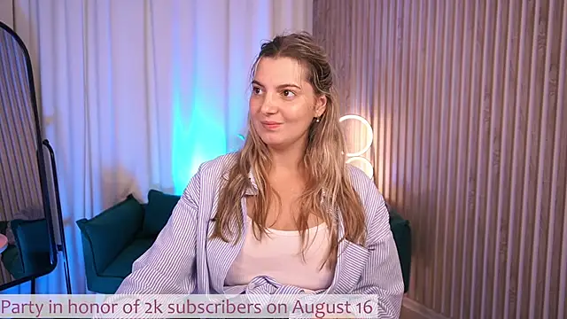 LucreciaStorm webcam