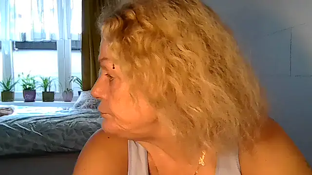 belgianshantie live cam on StripChat