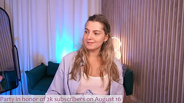 LucreciaStorm webcam